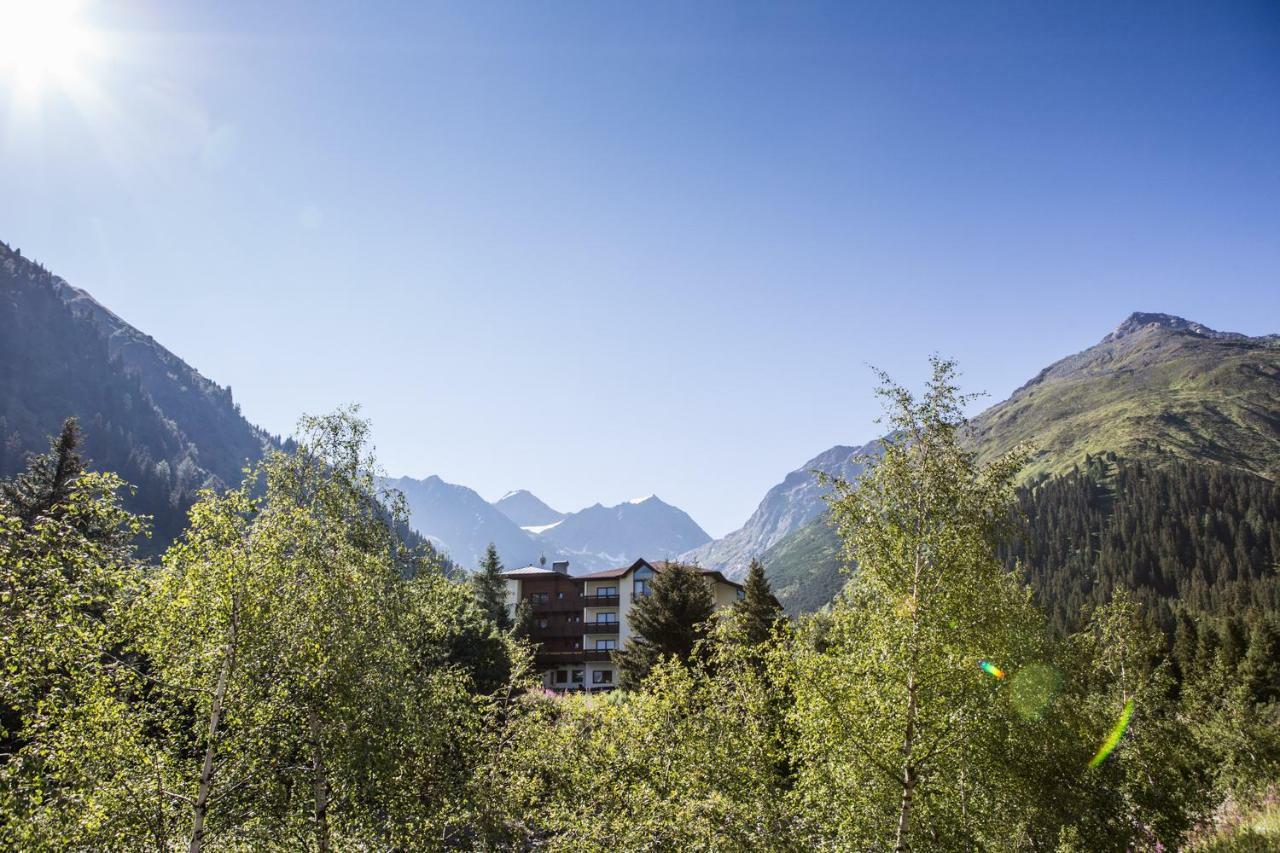 Hotel Gletscherblick Санкт-Леонгард-ім-Пітцталь Екстер'єр фото